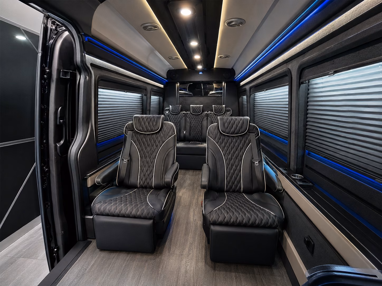 hotel to airport shuttle buses for groups staying in the broken arrow area